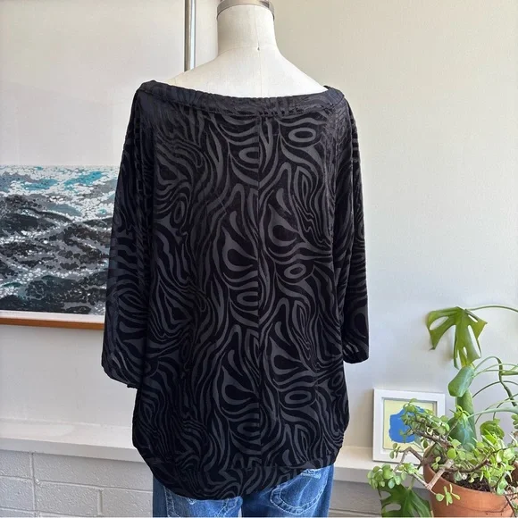 Black Zebra Print Off-Shoulder Top - Picture 5 of 7